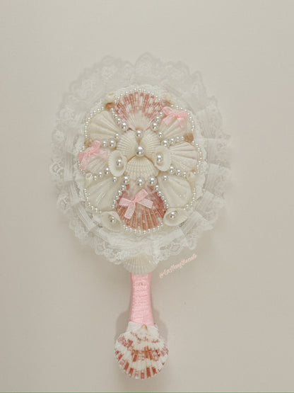 Esmé Mirror