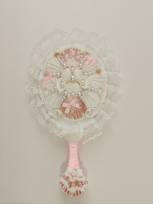 Esmé Mirror